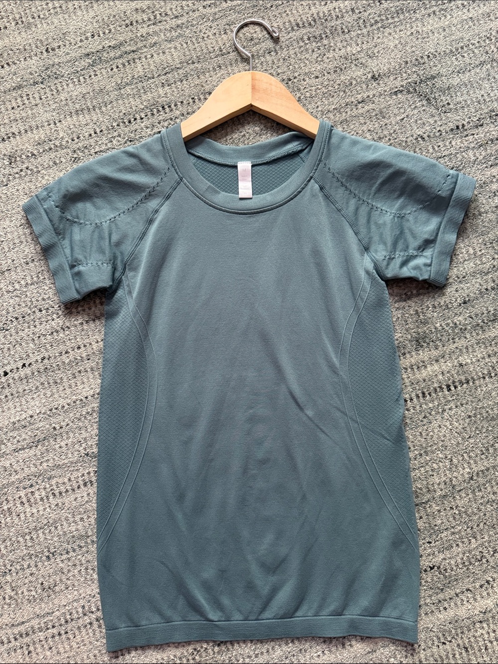 70 degrees Helios Short Sleeve Sport Crew UPF 50+ Size M